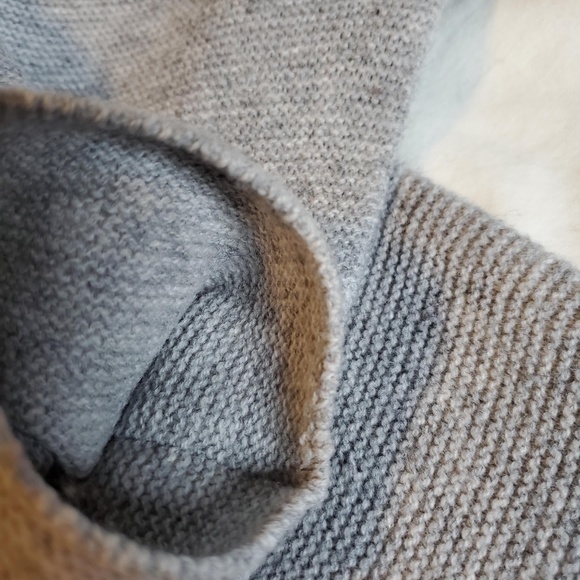 Uniqlo wool seamless sweater, Size L, Grey - Picture 2 of 4